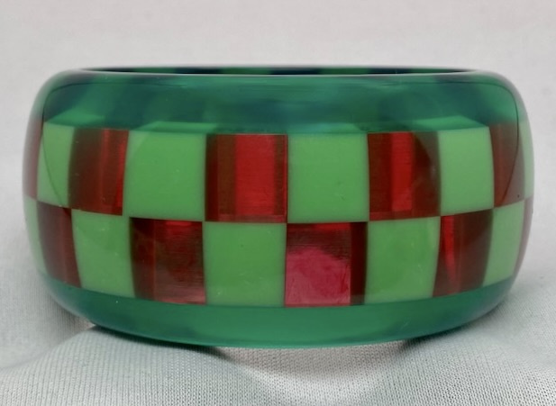 JE41Judith Evan red & green resin bordered checkerboard bangle